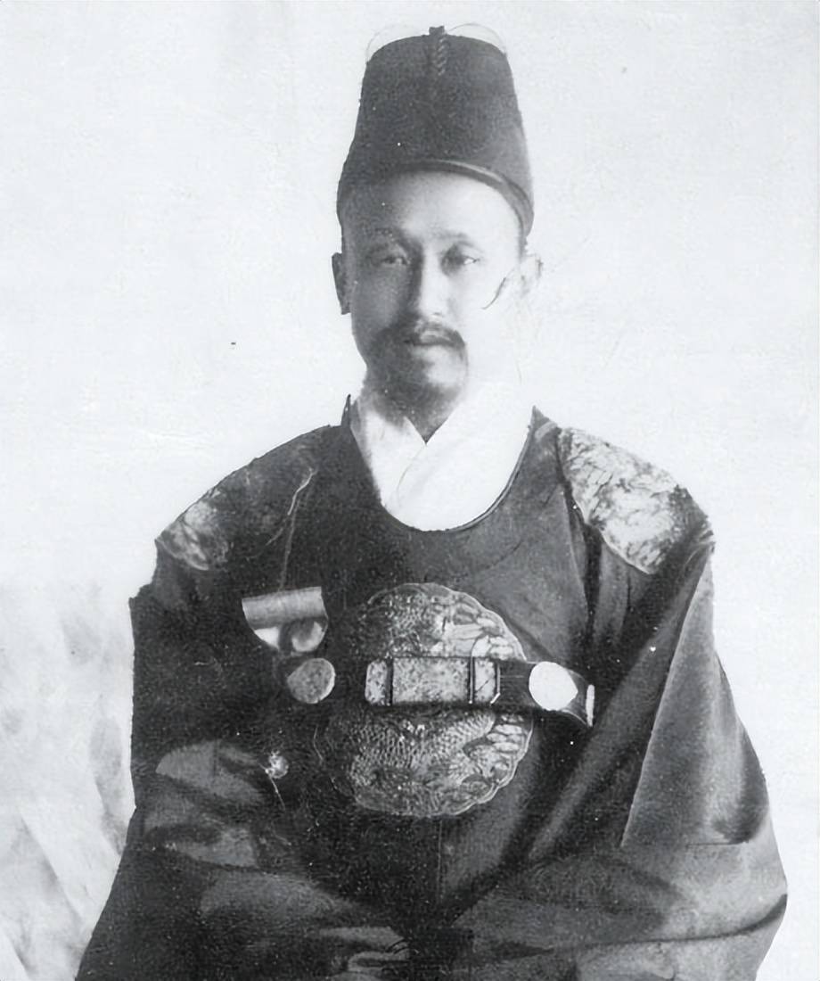 IzWuigzO3iu28Uz4.jpg