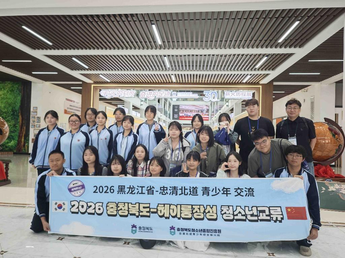 ELUB9Y965c04IcG4.jpg